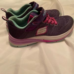 Size 12 girls sketchers shoes.